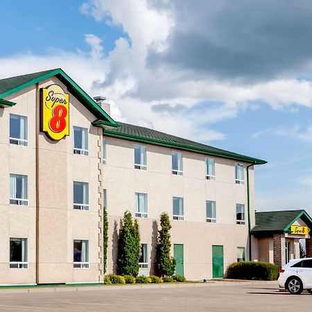 Super 8 By Wyndham Prince Albert Exteriör bild